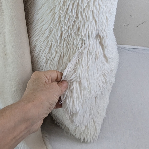 Faux Fleece Cream & Off White Reversible Vest Size M/L - Picture 3 of 12